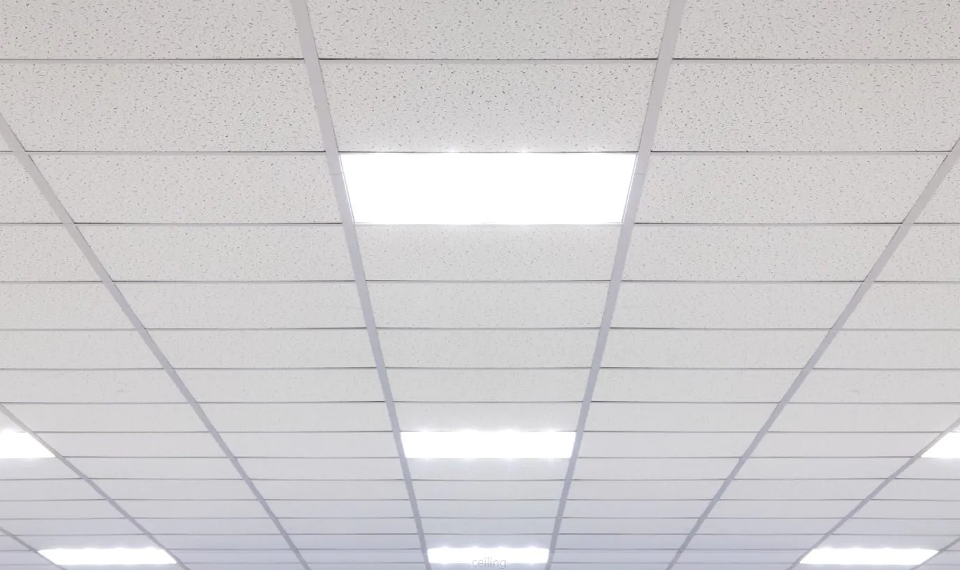 LED paneelit katossa